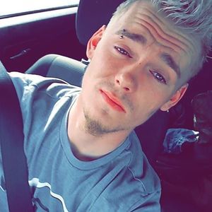 Meet your Posher, Dustin